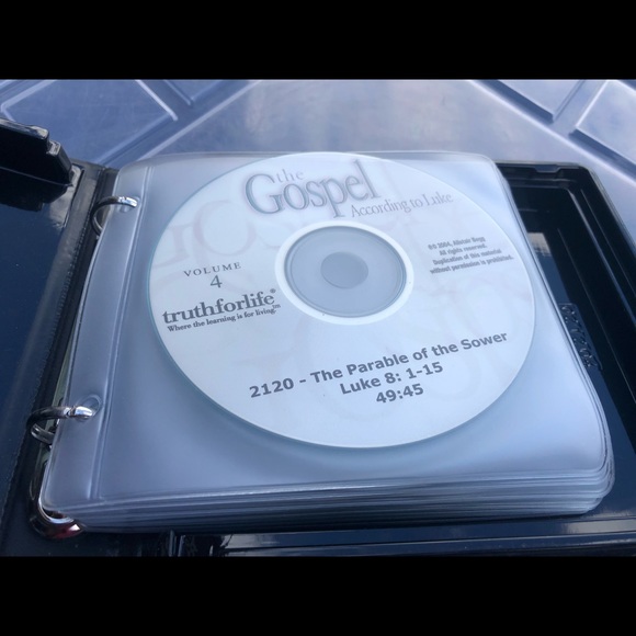 The Gospel According to St Luke: Volume 4 - Picture 4 of 12